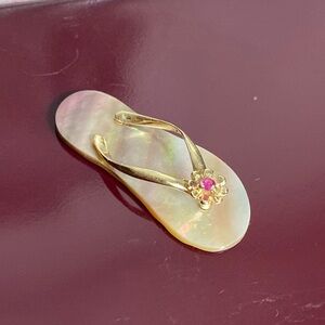 14k yellow gold and mother of pearl flip-flop pendant with 0.02 carat Ruby